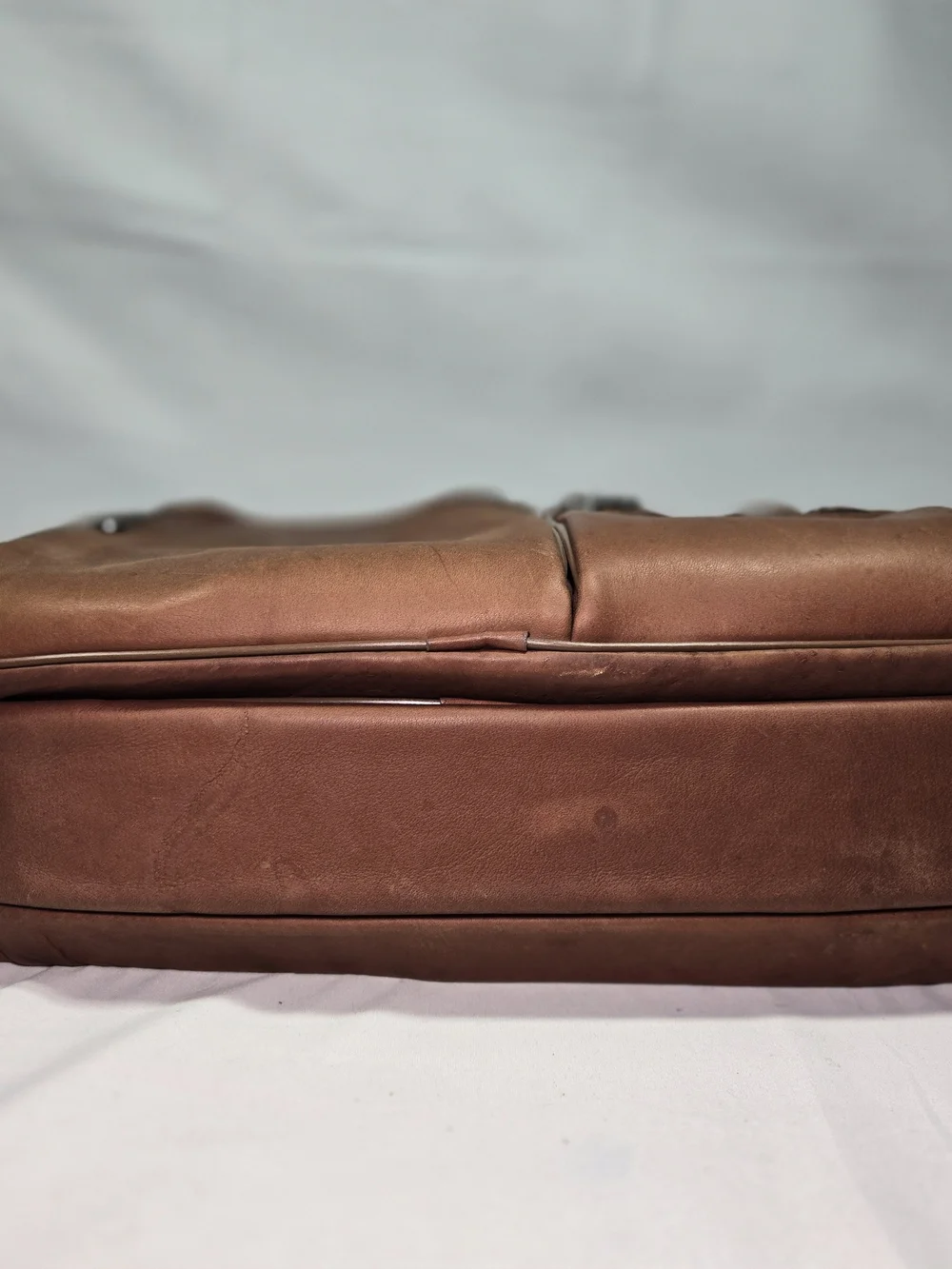 Vintage Avenues Colombian Saddle Leather Messenger Briefcase Business Travel Bag
